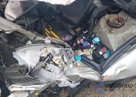 2004 Toyota Camry Le из США, поврежденный, VIN 4T1BE32KX4U336114